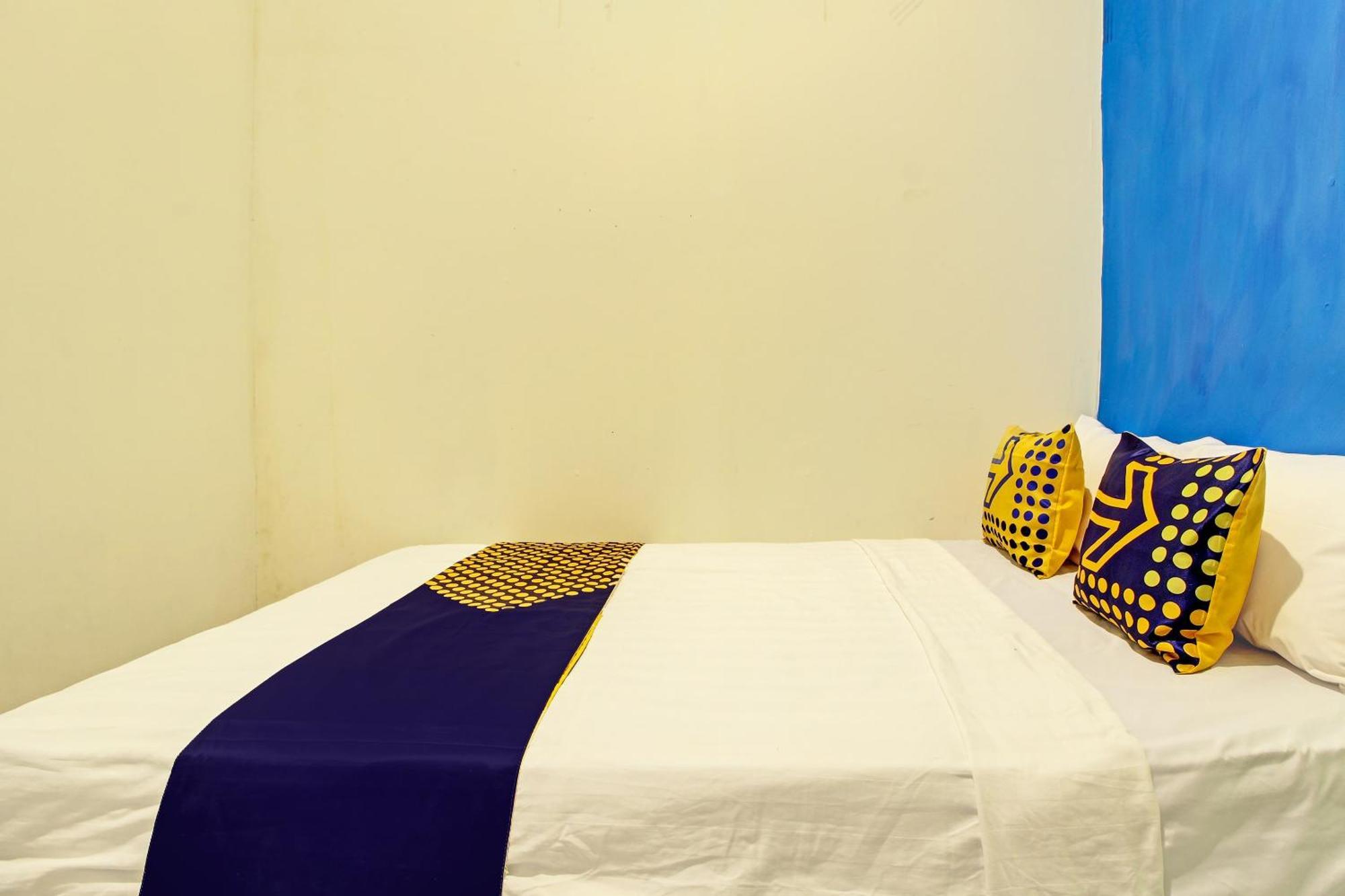 Spot On 92531 Pacar Guesthouse Pekalongan Exterior foto