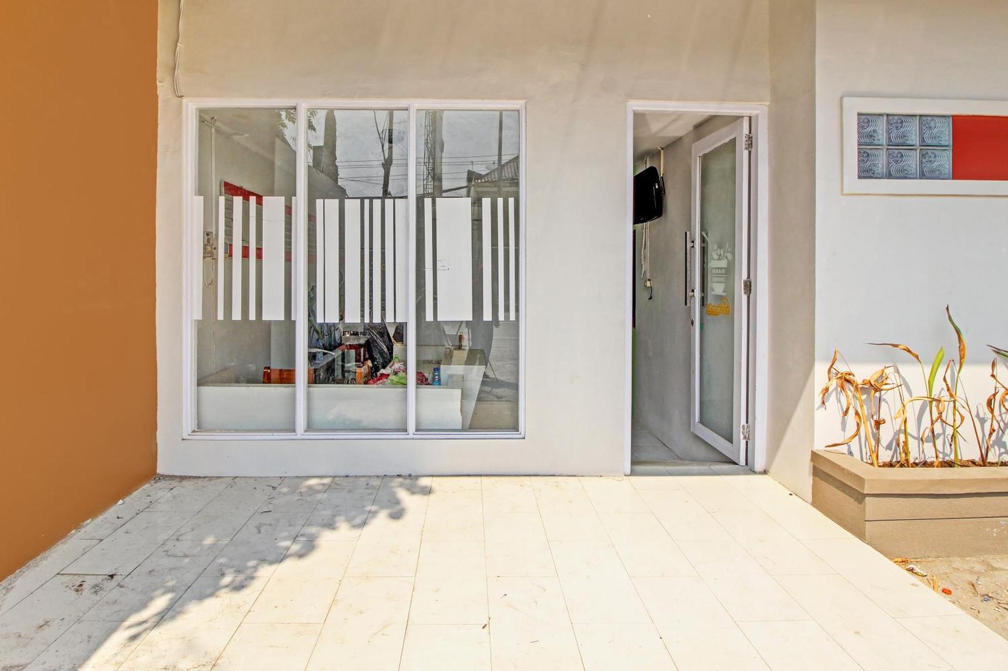 Spot On 92531 Pacar Guesthouse Pekalongan Exterior foto