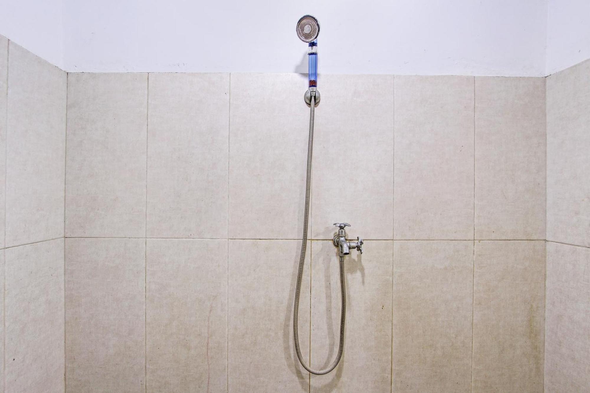 Spot On 92531 Pacar Guesthouse Pekalongan Exterior foto