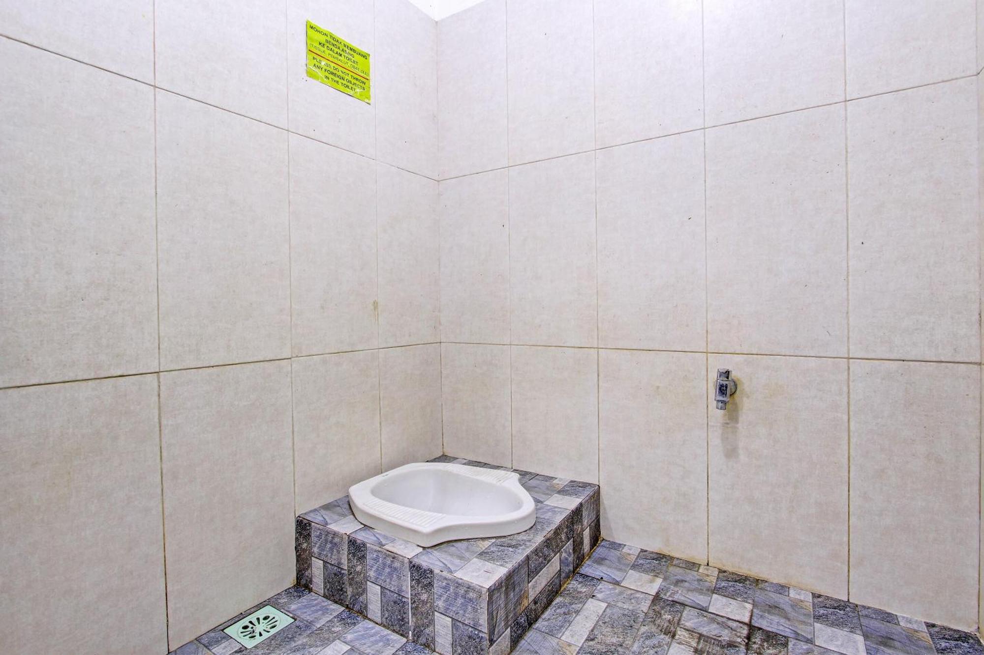 Spot On 92531 Pacar Guesthouse Pekalongan Exterior foto