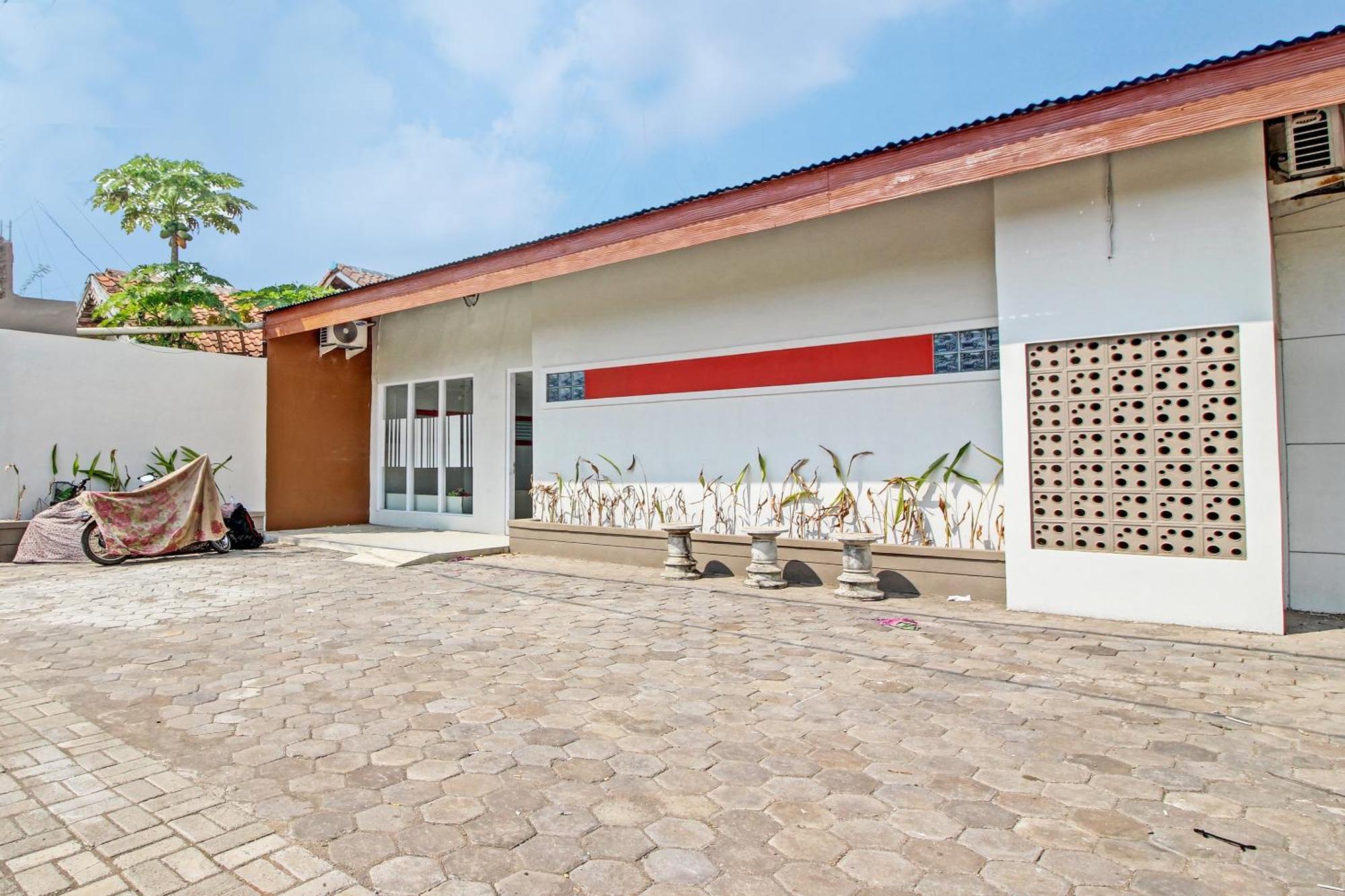 Spot On 92531 Pacar Guesthouse Pekalongan Exterior foto
